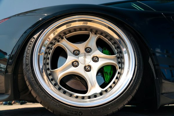 Wat zijn de beste manieren om de veiligheid van mijn voertuig te waarborgen bij het parkeren?